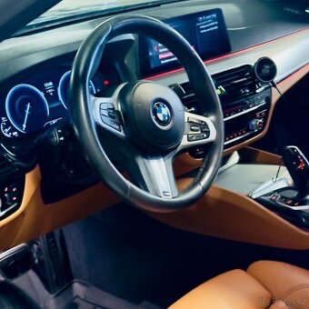 BMW 530 XD 4X4 MSport servis Bmw TOP STAV - 7
