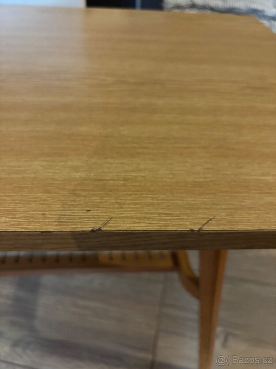 Dřevěný stolek - 7