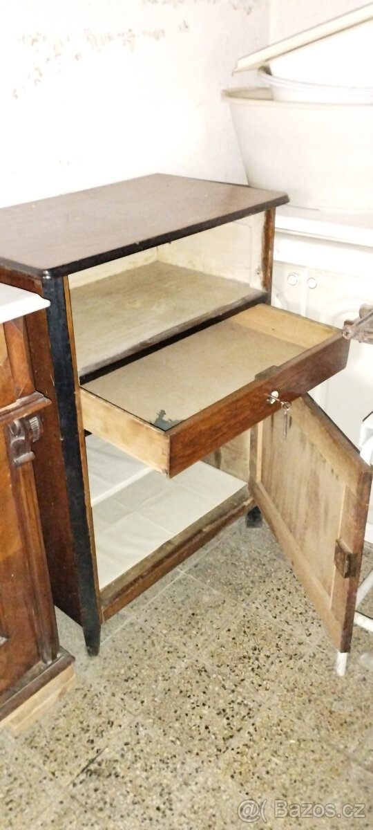 Vysoká úzká Biedermeier Skříňka (K renovaci) - 7