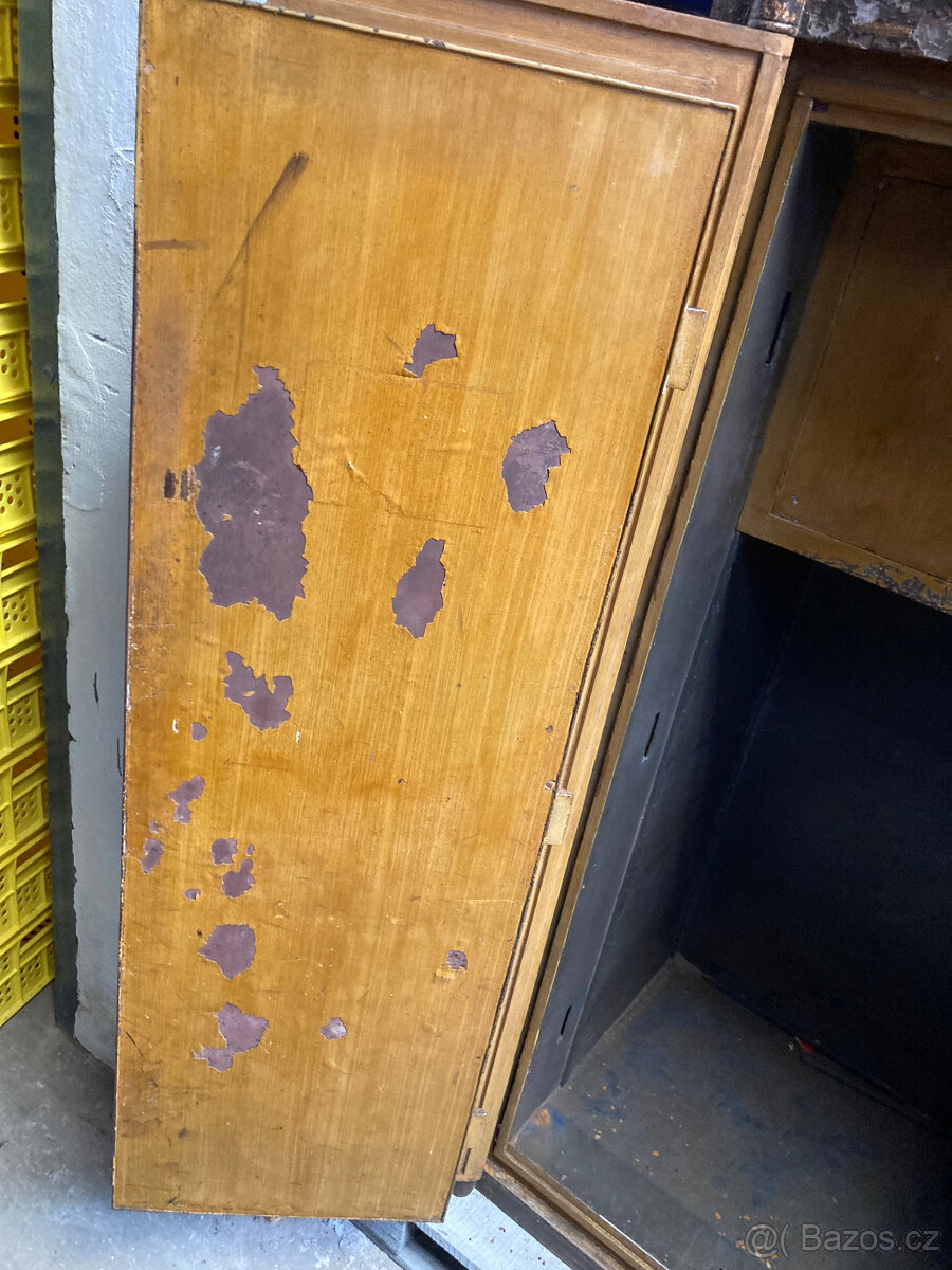 Trezor Popelka dvoudveřový starožitný 13.000 kč - 7