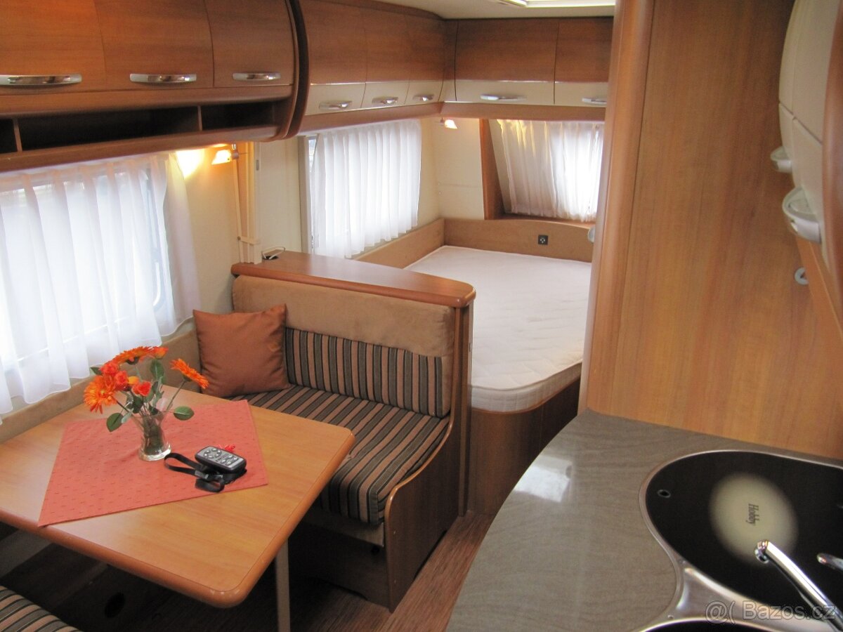Prodám karavan Hobby 500 kmfe,r.v2009 + mover + markýza - 7
