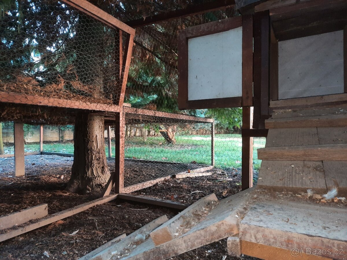 Zateplený kurník pro 8-10 slepic + oplocený výběh cca 25m2 - 7