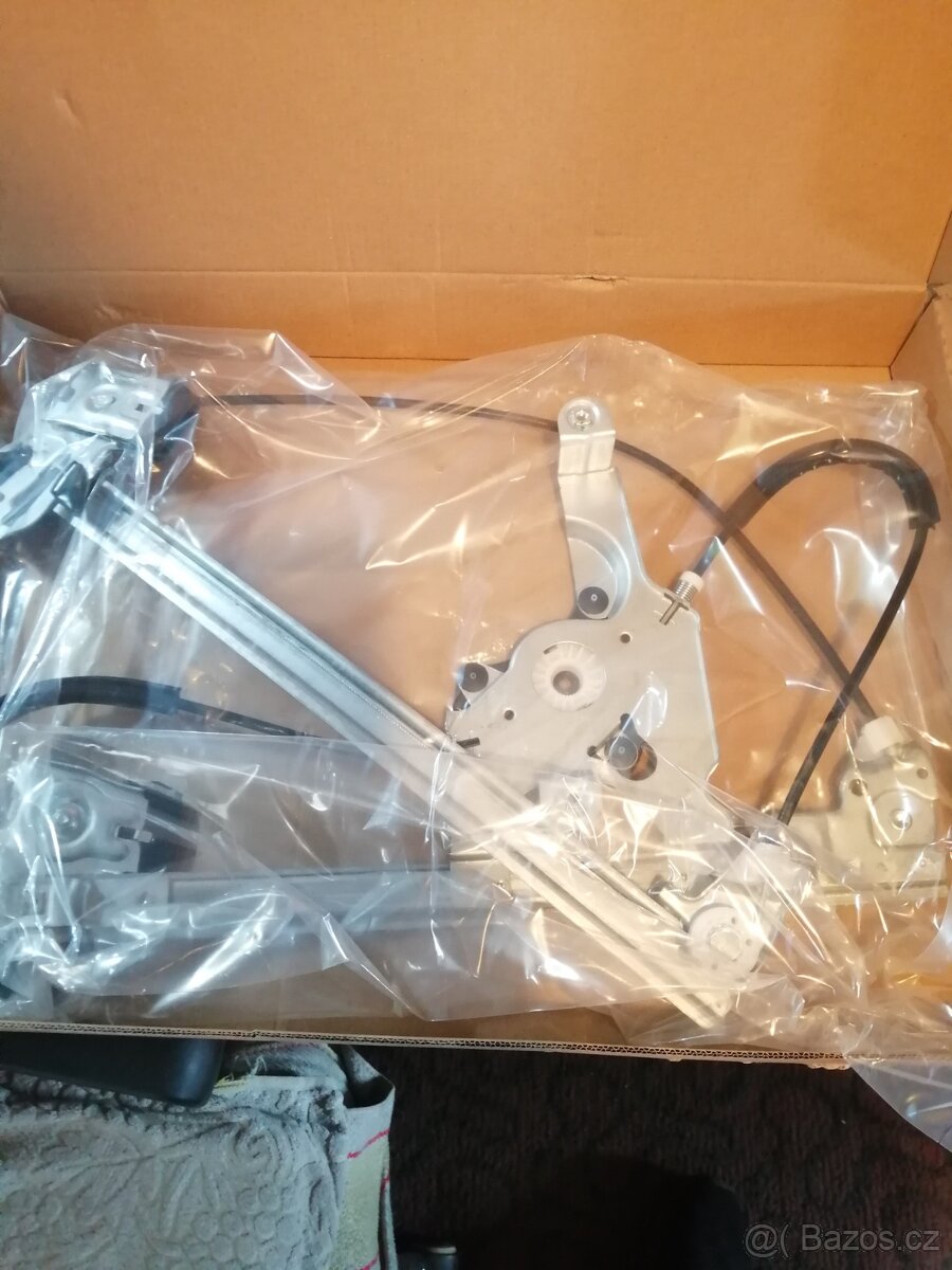 Škoda Fabia II Přední práva stahovačka okna - 7