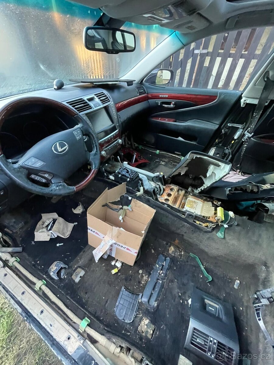 2011 Lexus LS 460 AWD - 7