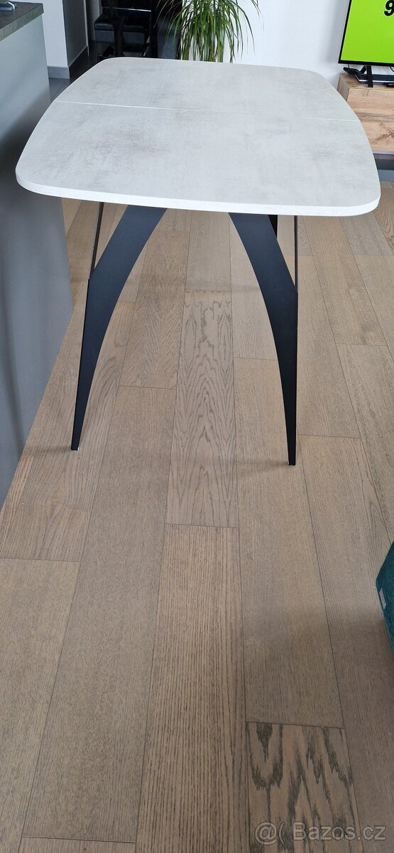 Rozkládací jídelní stůl YERBA - 7