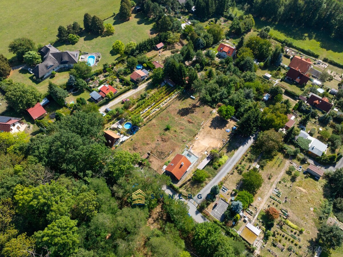 Prodej pozemku pod Kunětickou horou 1128m2, ev.č. 00037 - 7