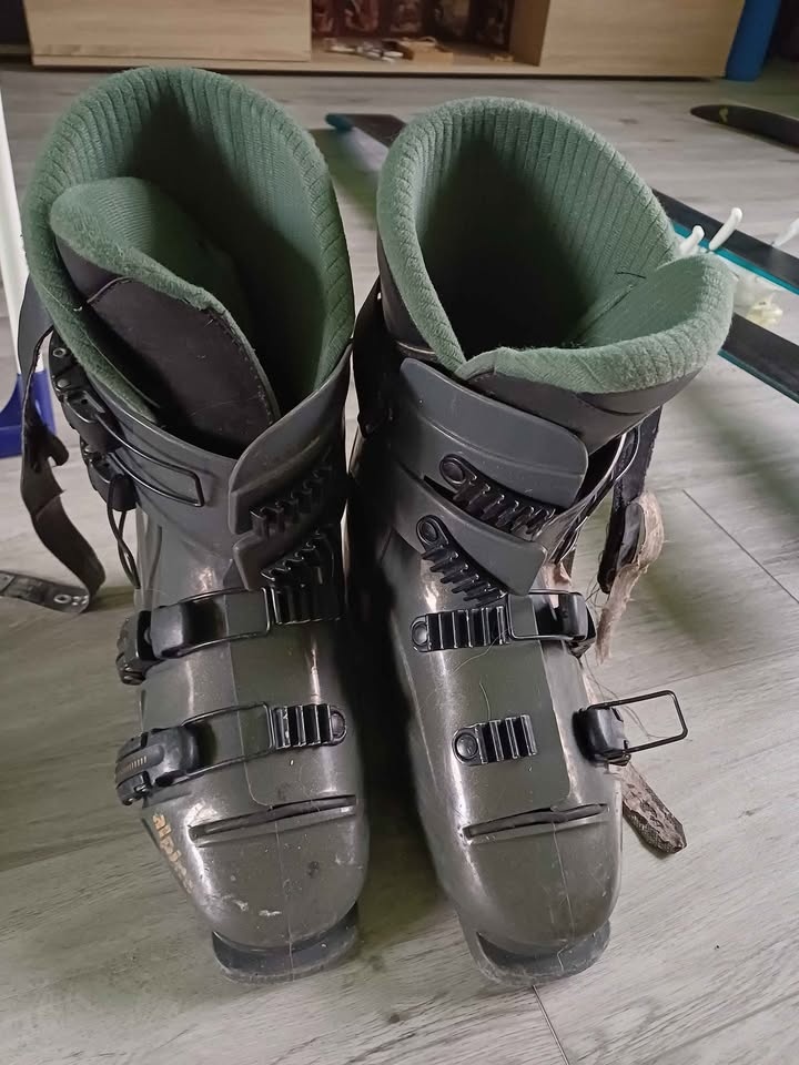 Sjezdové lyže Elan vel 140 cm + lyžáky vel 39 - 7