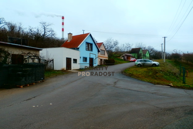 Prodej stavebního pozemku 344m2 se stav.pov. v Hodonicích, n - 7