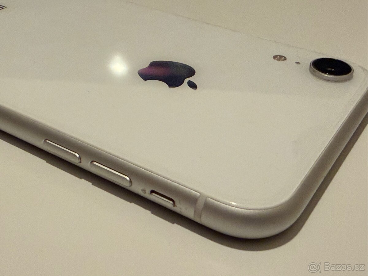Apple iPhone Xr White 64GB - 7