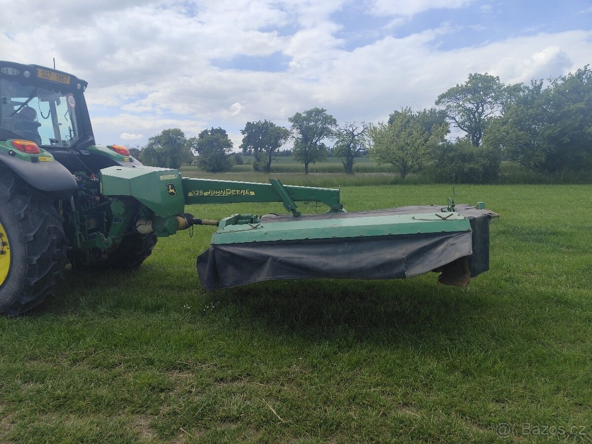 Disková sekačka John Deere 328 - 7