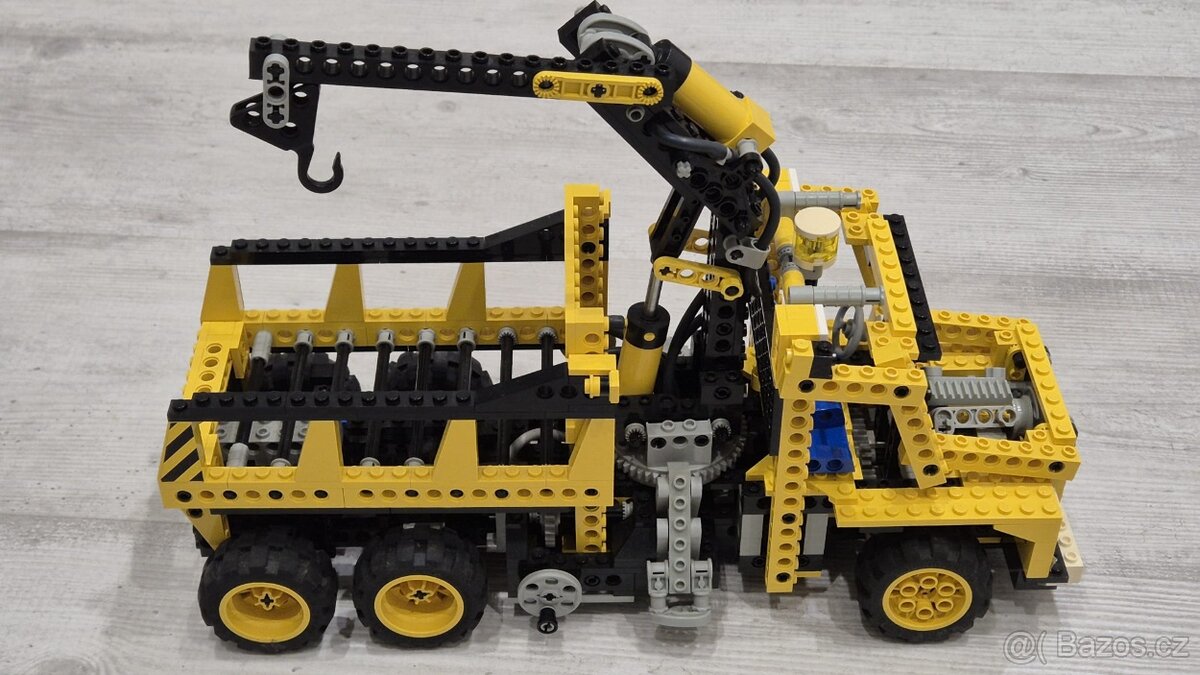 LEGO 8460 Technic Pneumatic Crane Truck - model B - 7