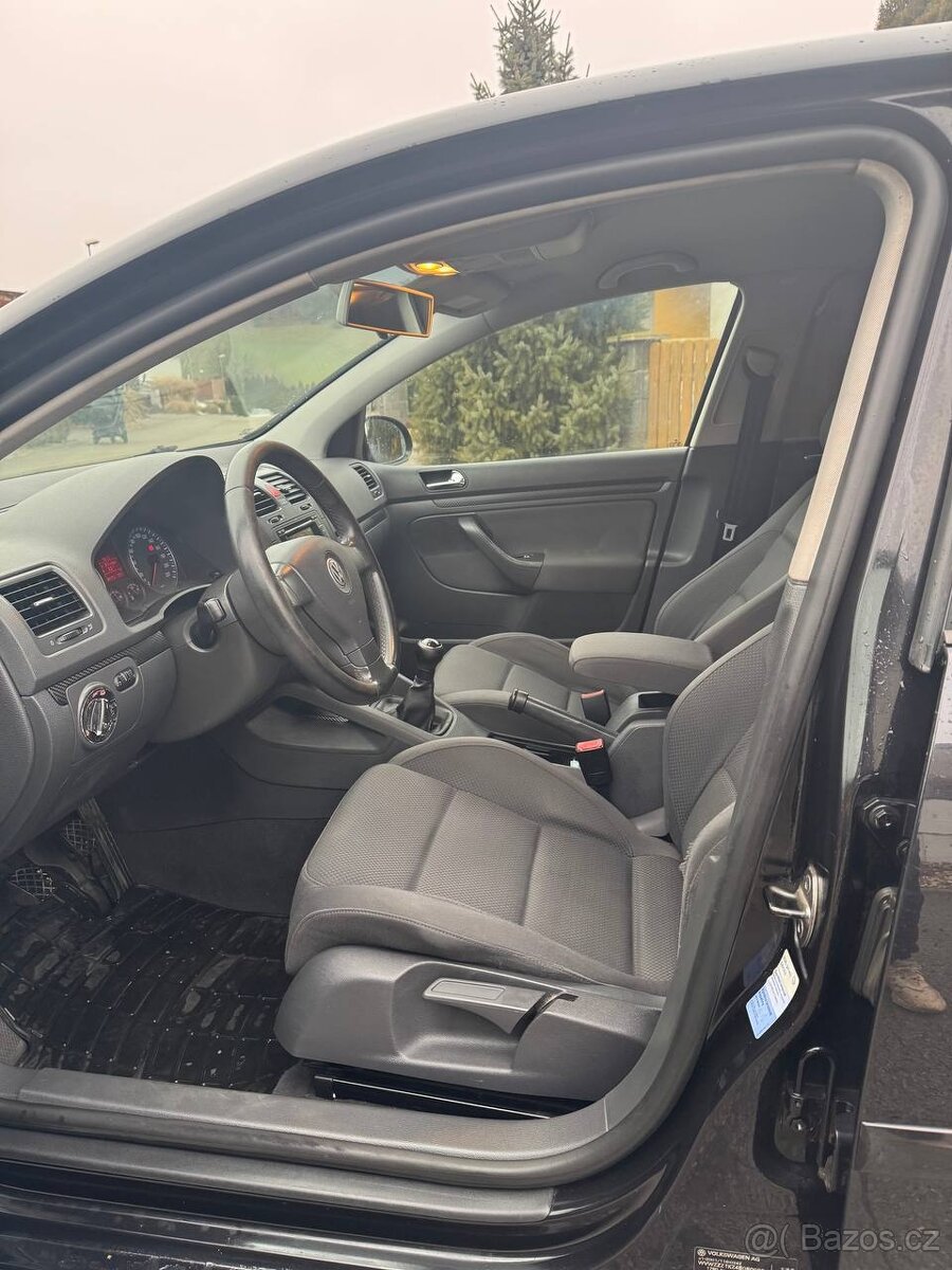 Volkswagen Golf 1.4 benzín, 66 kW, rok 2004 - 7