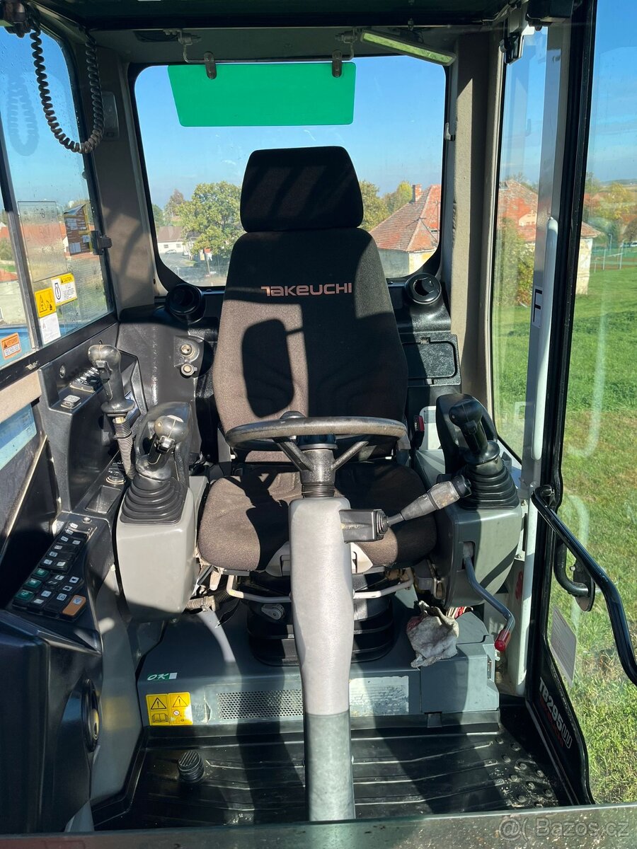 Kolové rypadlo Takeuchi TB295W - 7