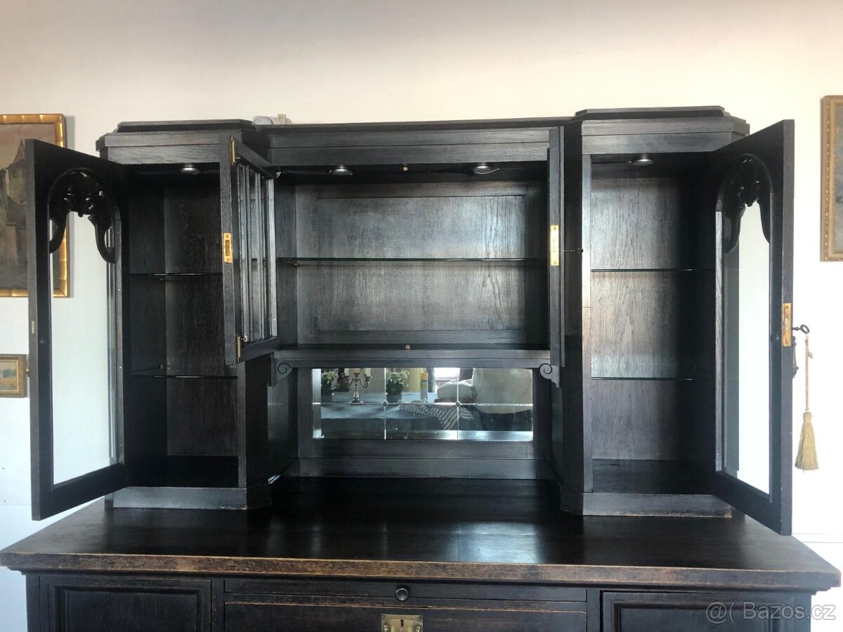 Starožitný velký kredenc - 7