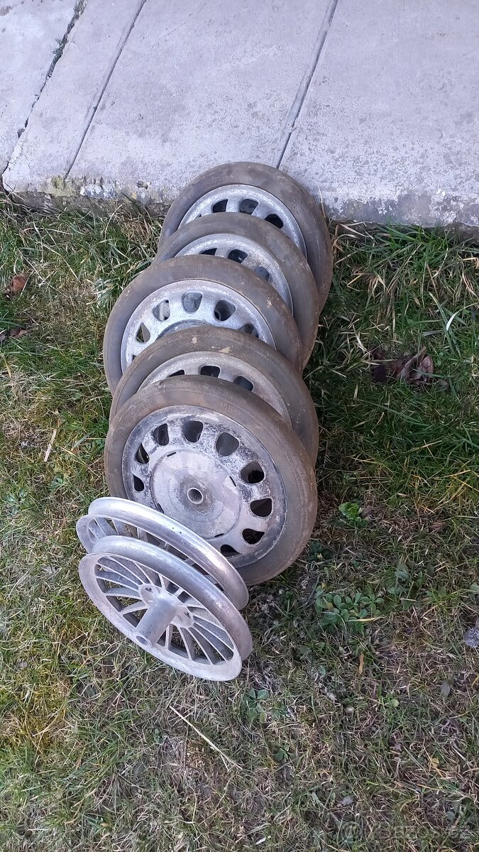 Retro kočárek pro panenky + další kolečka, kola (různá) - 7