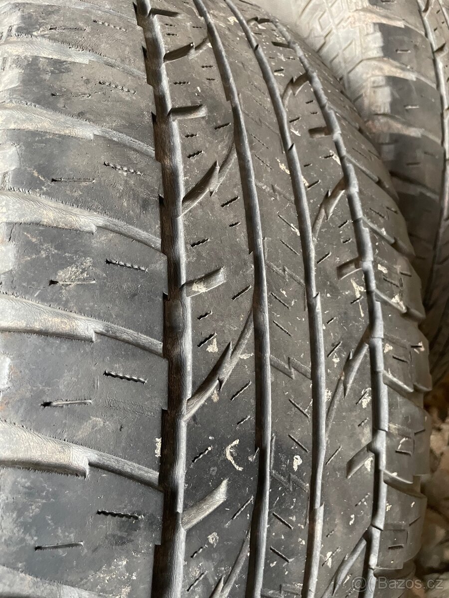 Pneu Nissan Pathfinder 255/65r17 - 7