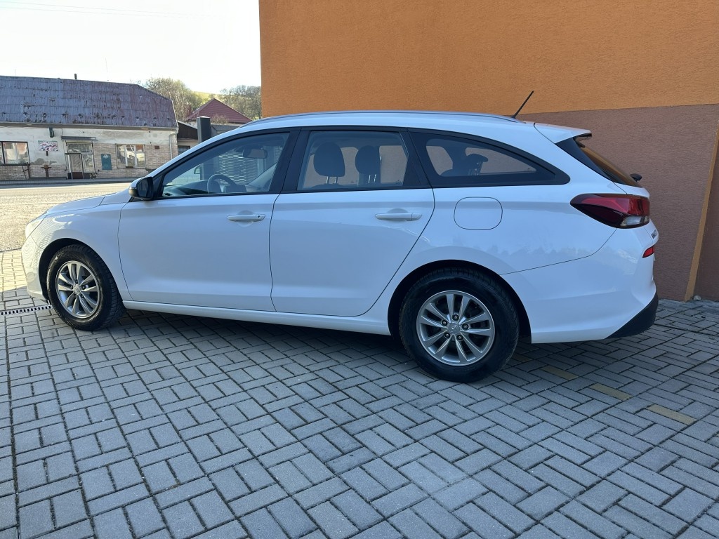 Hyundai i30 1.3 CRDi 85kW serviska - 7