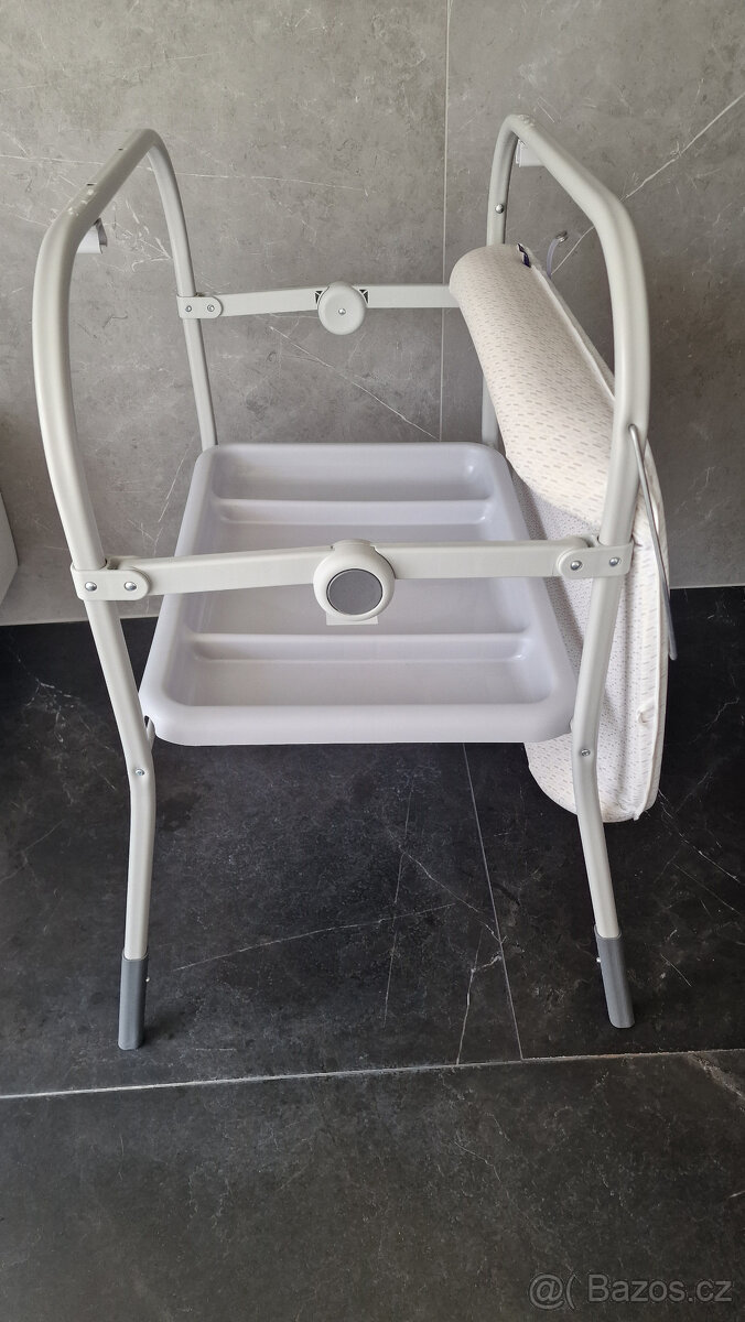 Přebalovací stolek s vaničkou Cuddle & Bubble - 7