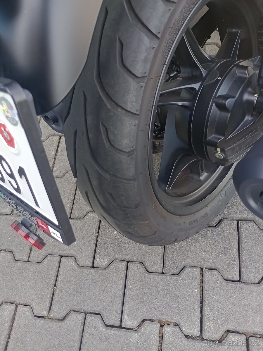 Moto Guzzi V7 Stone - 7