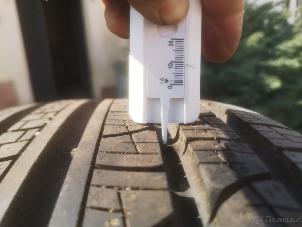 Range Rover Sport celoroční 235/65/19. - 7