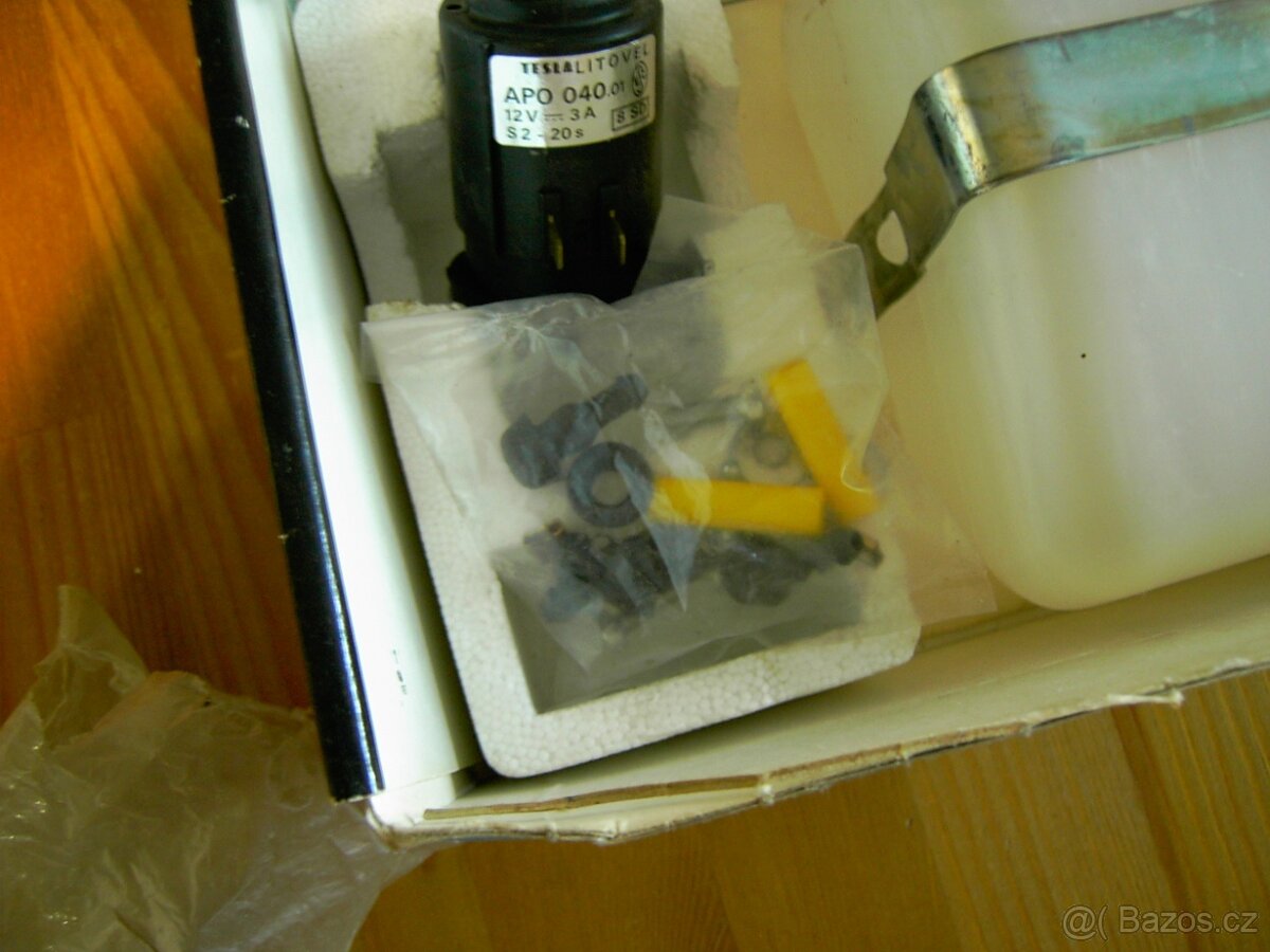 Elektrický ostřikovač čelních skel - Tesla APO 040, 12 V - 7