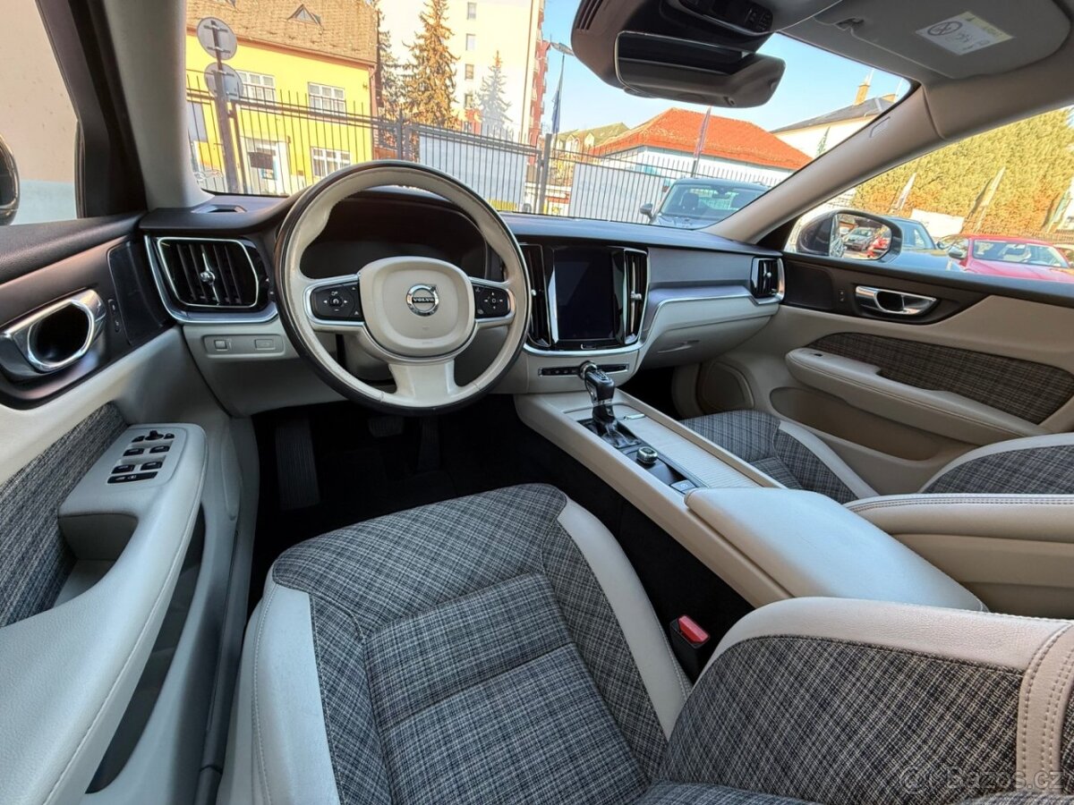 Volvo V60 Kombi - D4 - Automat - TOP výbava a interiér - 7
