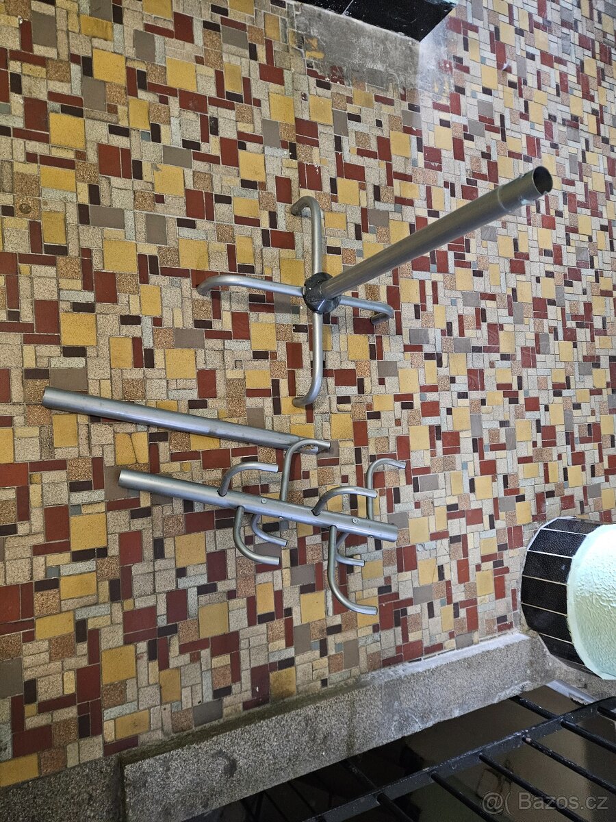 Prodám věšák na oblečení - ODVEZU - 7
