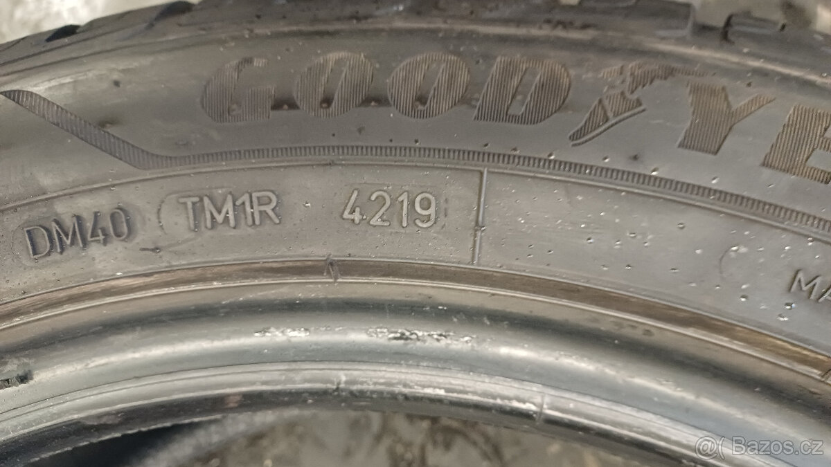 Zimní pneu Goodyear 225/50/17 98V - 7