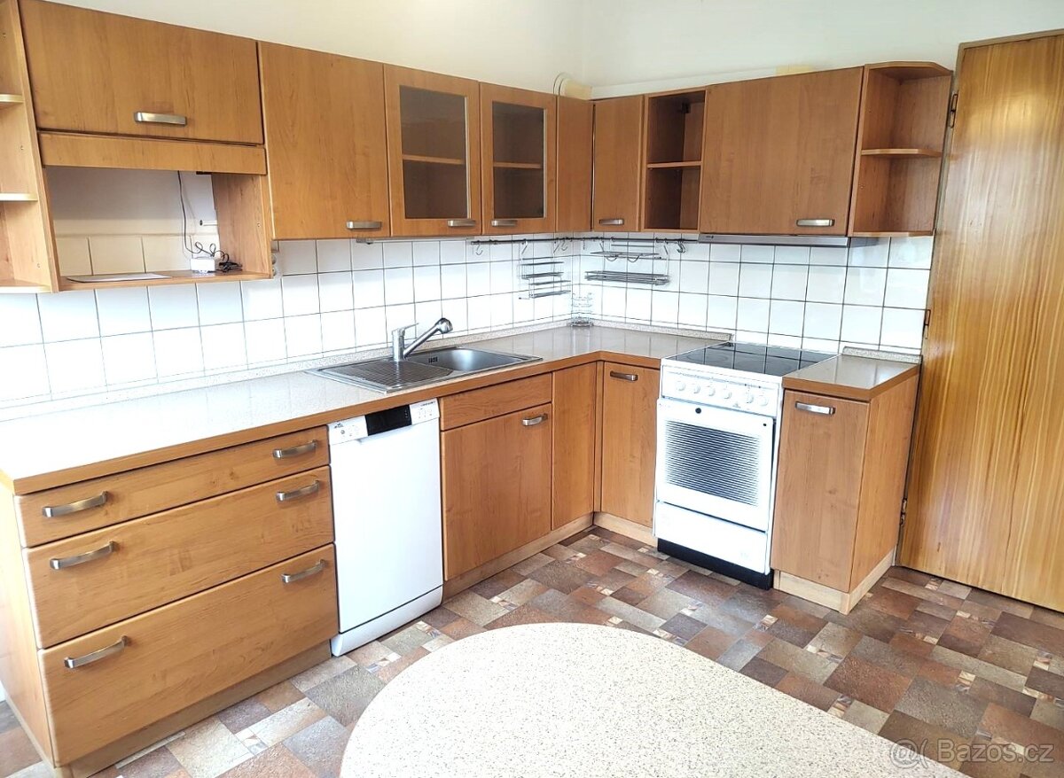 Prodej domu 200m² (pozemek celkově 1181m²), Zásada - 7