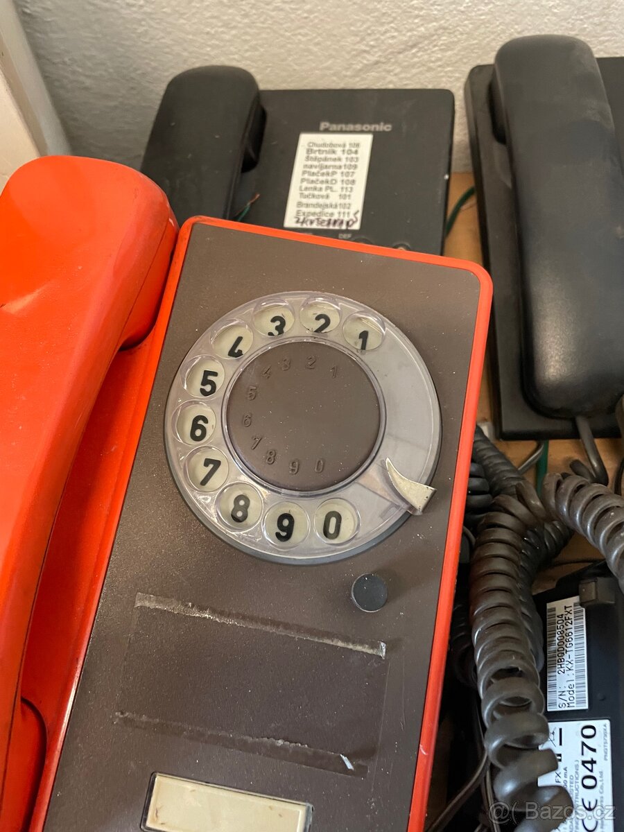 Stolni telefony a telefonni ustredna - 7