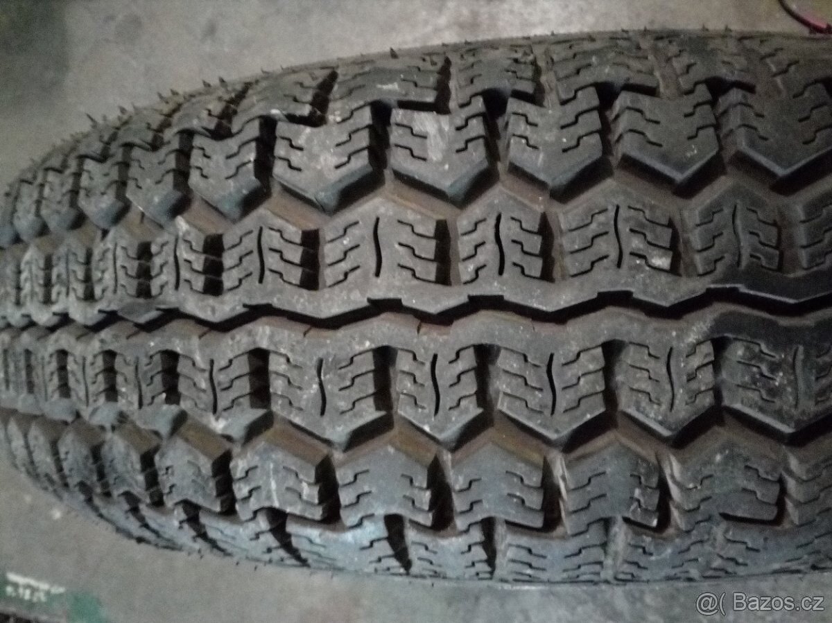 Směs dílů na stará auta - 7