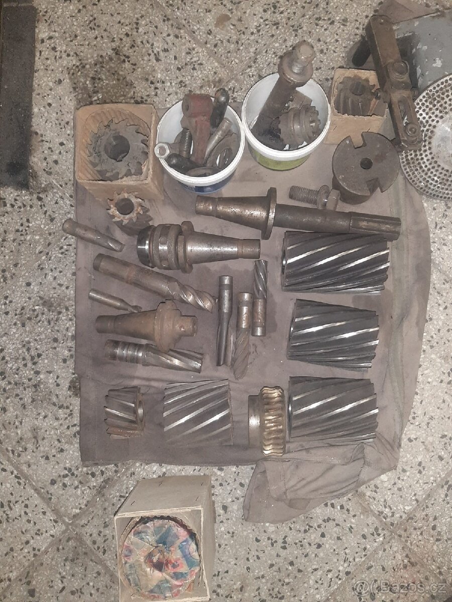 Frézka FU-2 korejská + bohaté prislusenstvi - 7