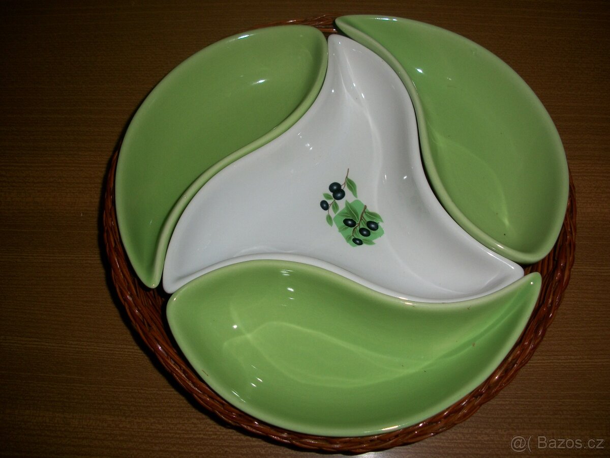 Vánoční nosič, tácy, zapékací a servírovací misky v košíku - 7