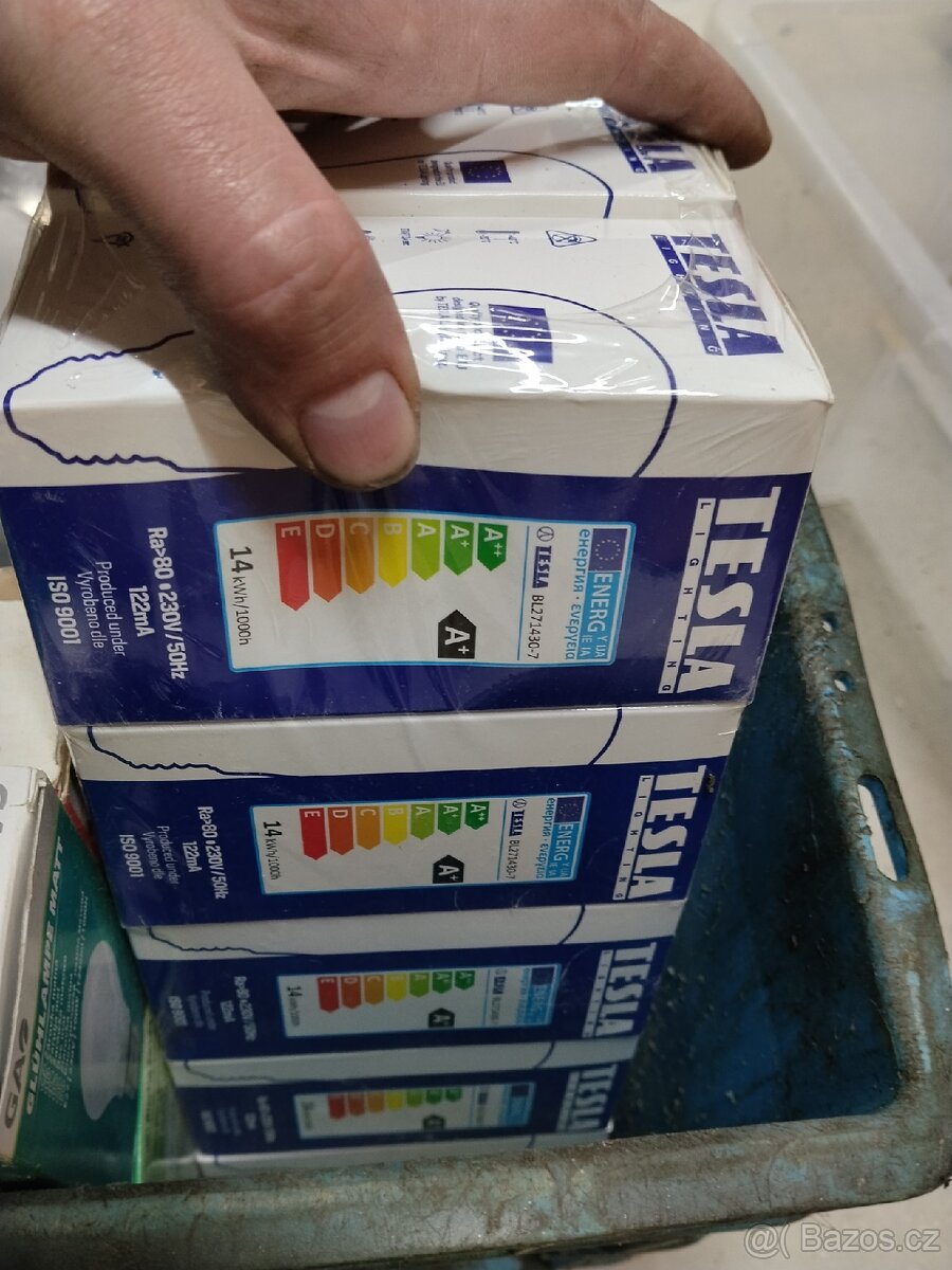 Objimky, patky a žárovky - 7