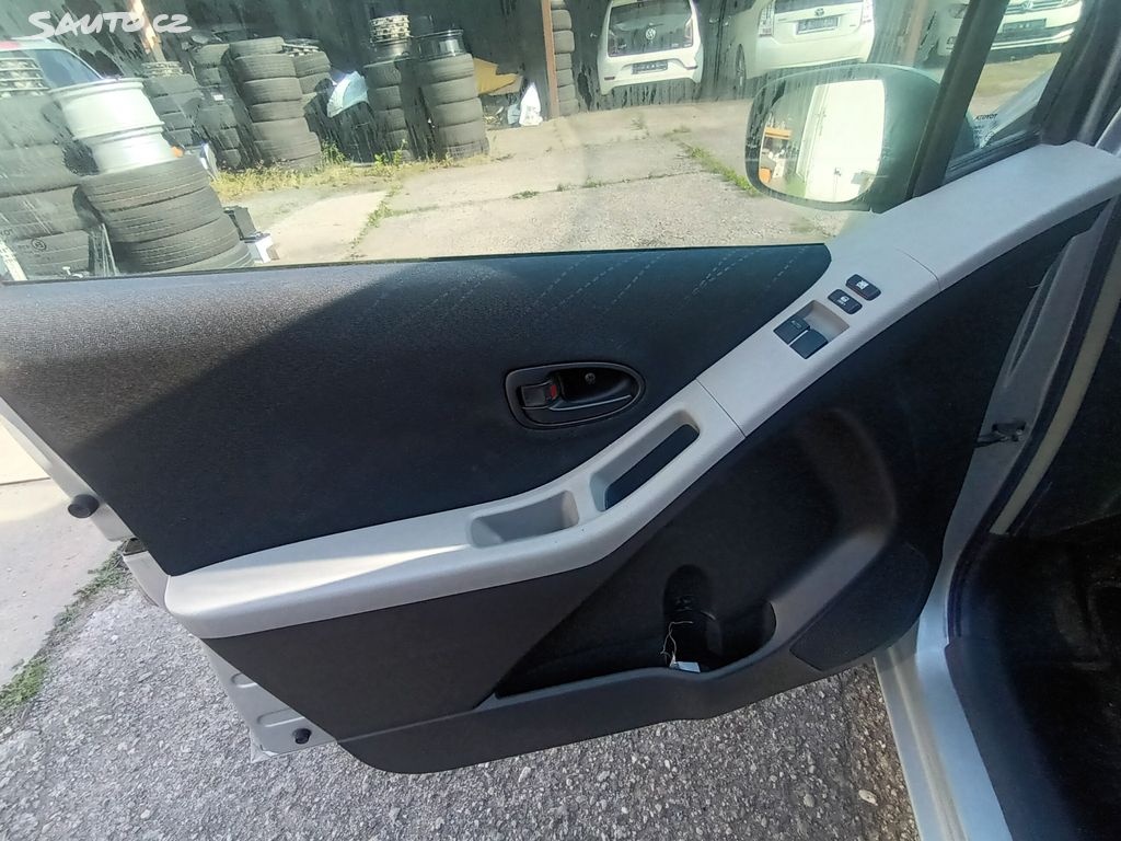 Toyota Yaris, 1.3VVT-I 63KW servisovaný - 7