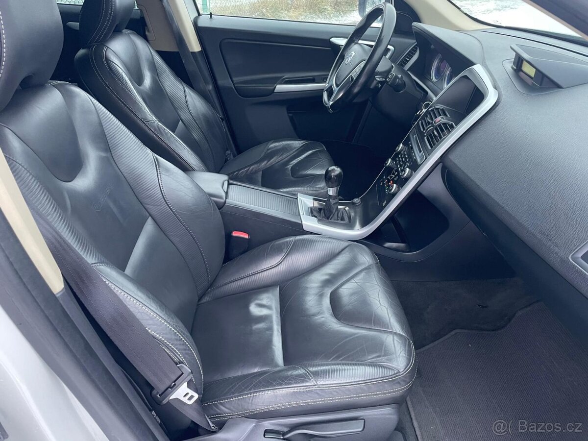 Volvo XC60 2.4 D5 151 kW • AWD 4×4 • R-Design • Manuál • - 7