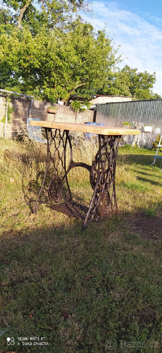 Stolek z šicího stroje - 7