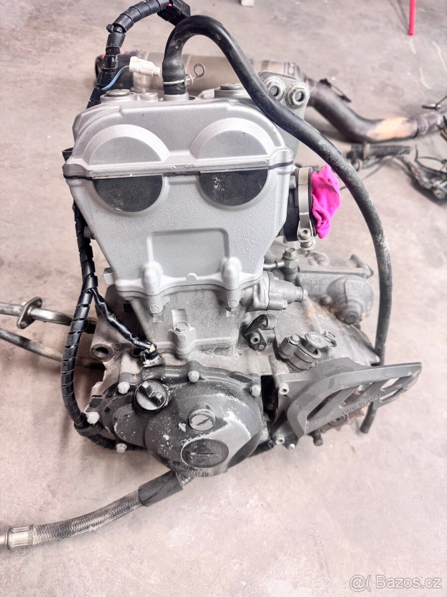 Motor Yamaha yzf 250 - 7