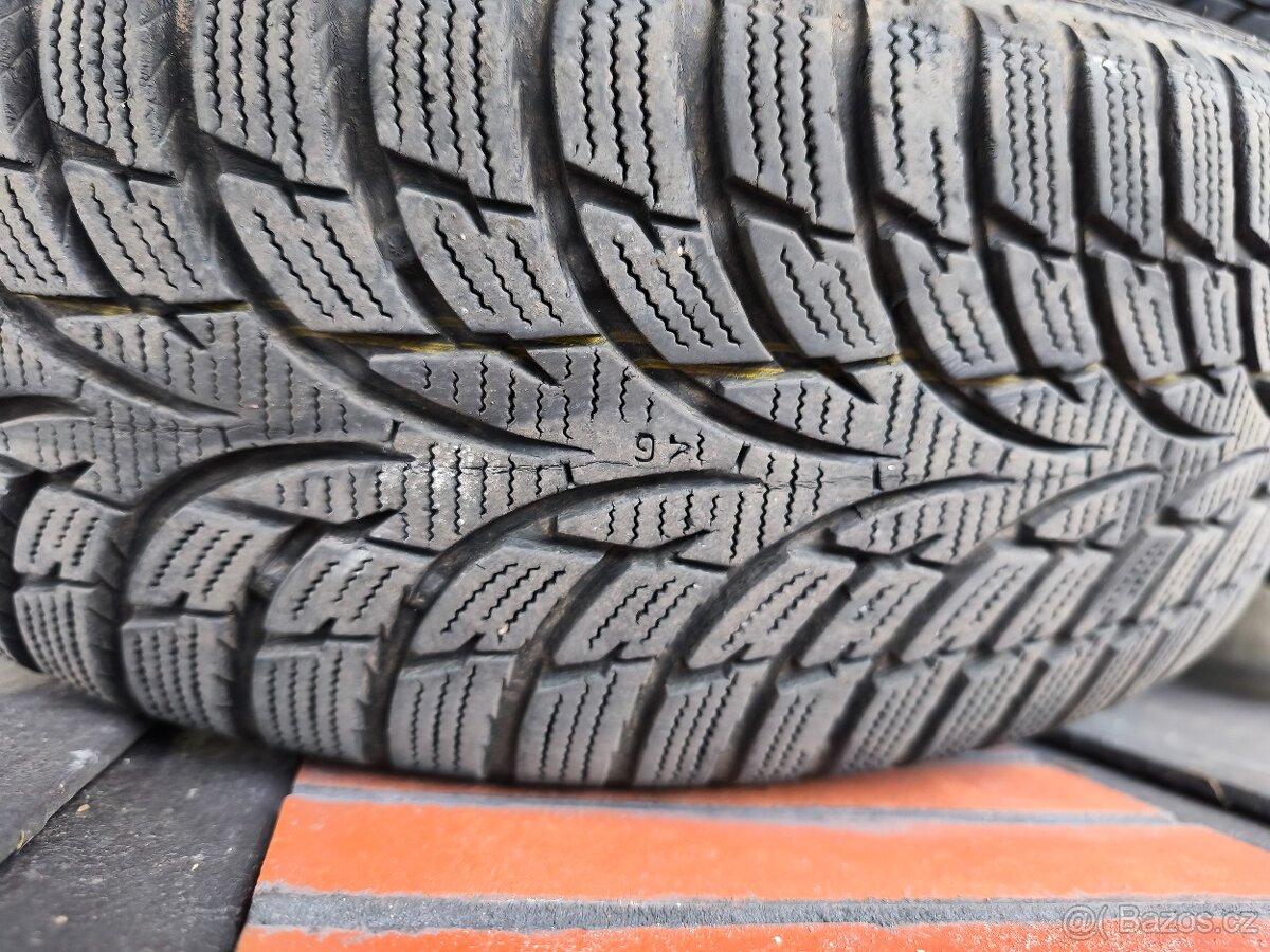 Prodám zimní gumy Nokian s plechovými disky - 7