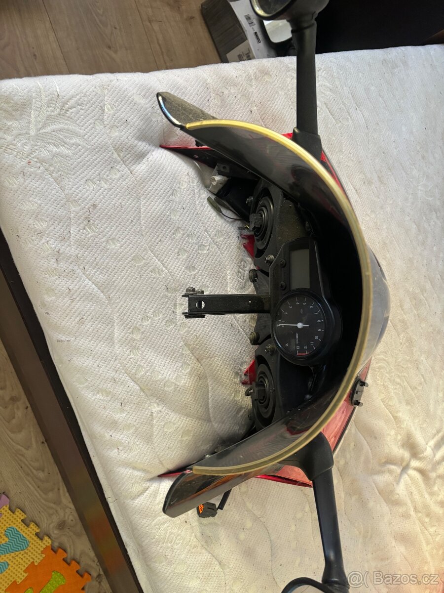 Predek na Yamaha R1 00-01 - 7