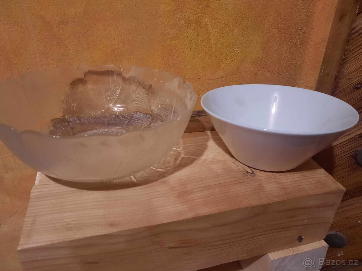 Skleničky různé, misky, sítko - 7