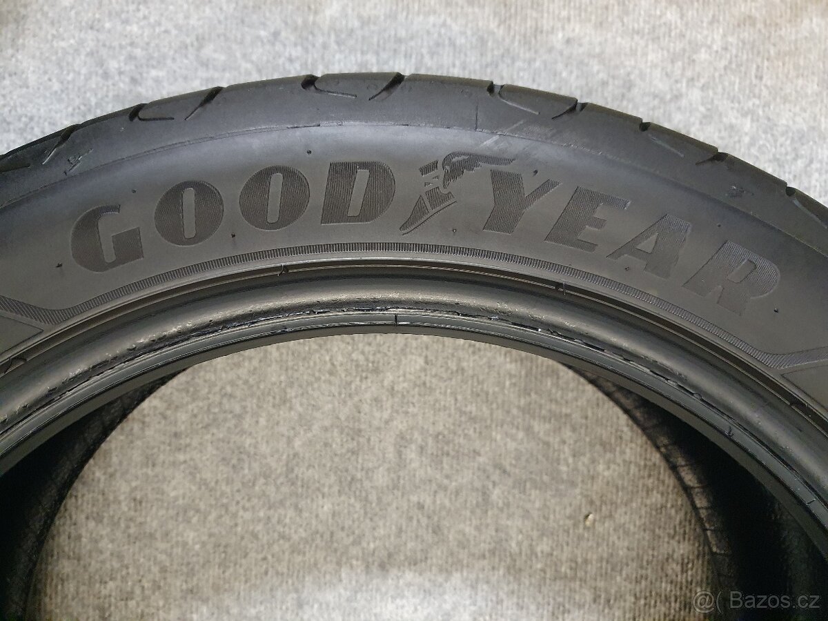4x -- 225/45 R17 Letní pneu Goodyear EfficientGrip - 7