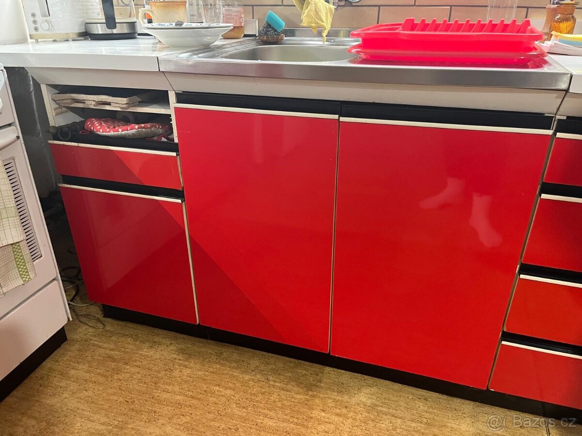 Kuchyňská linka červený lesk - 7