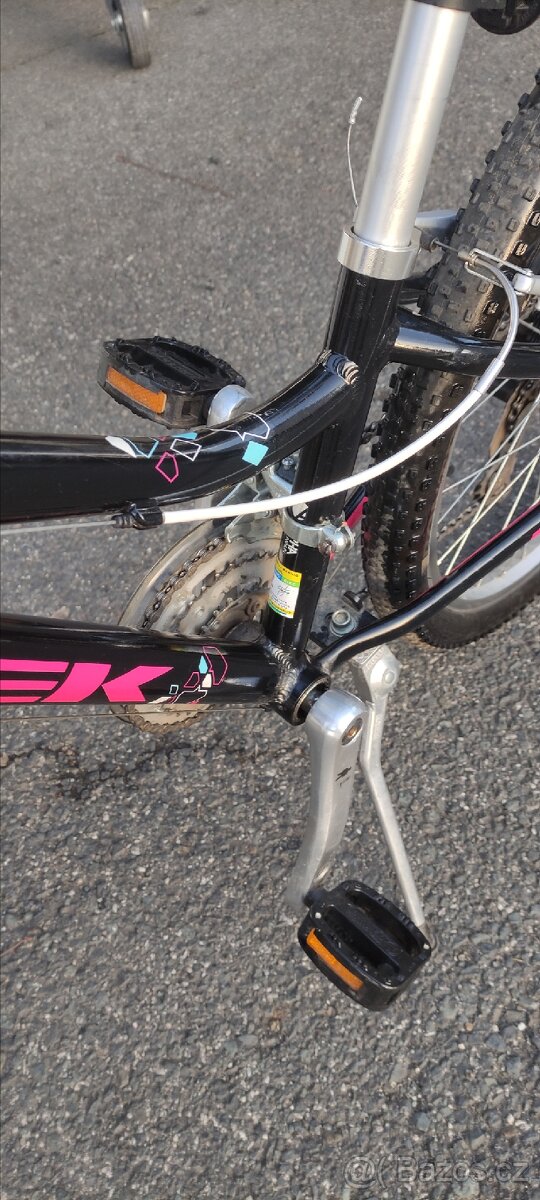 Dívčí kolo TREK - 7