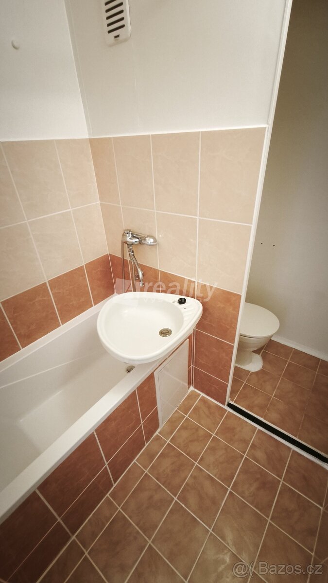 Pronájem bytu 1+1 s lodžií, Náměšť nad Oslavou, ev.č. 02221 - 7