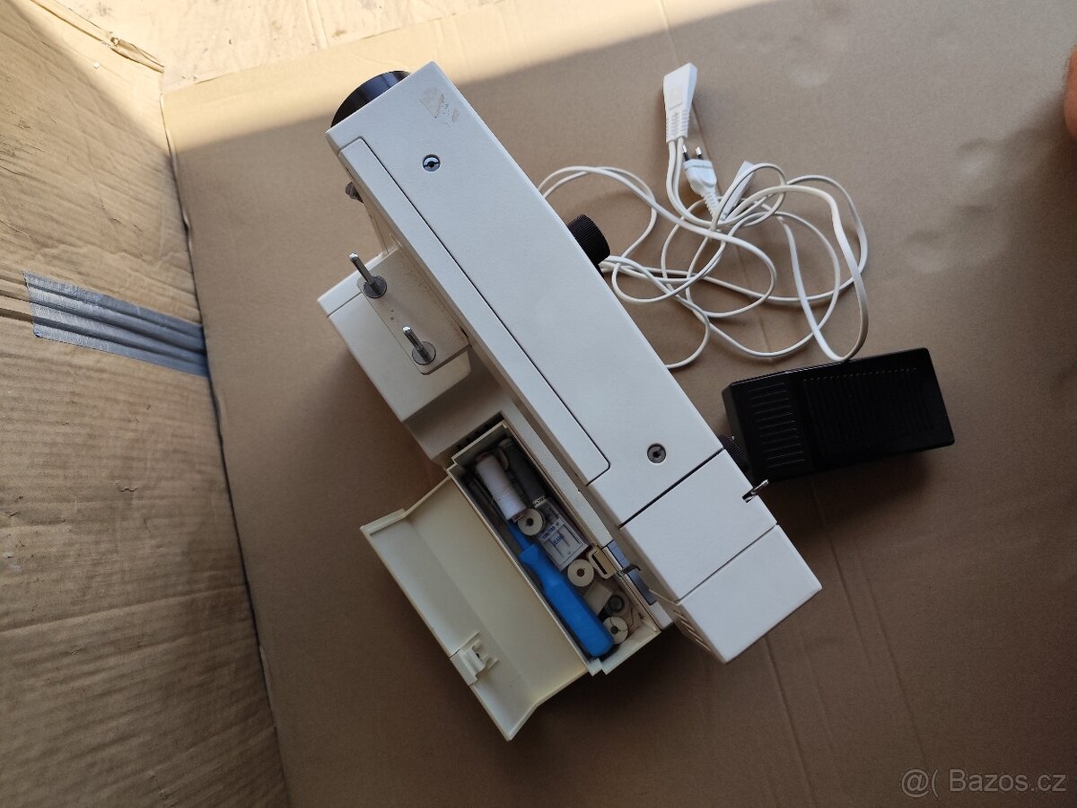 ŠICÍ STROJ LADA - 7