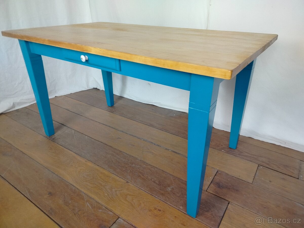 Dřevěný jídelní stůl - 7