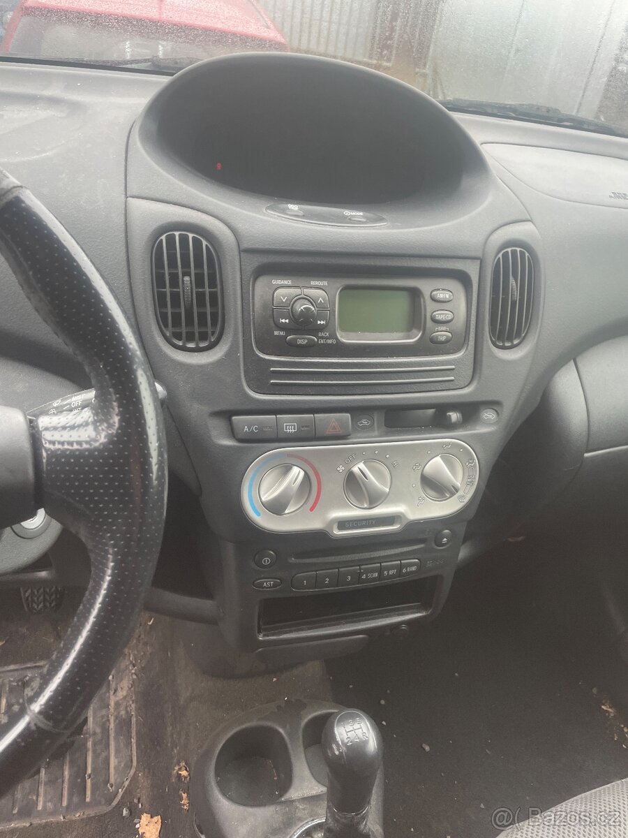 Toyota Yaris Verso 2003--facelift-1.4 D-55kw - 7