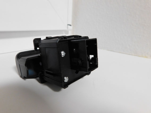 spínač ručnej ručni brzdy peugeot 3008 / 5008 /C6 / DS4 C4 - 7