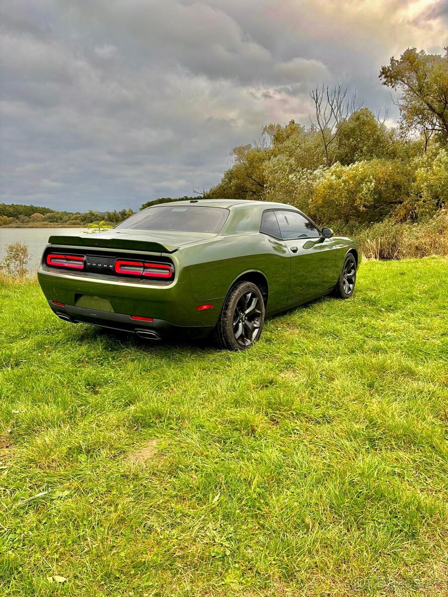 Dodge Challenger - 7